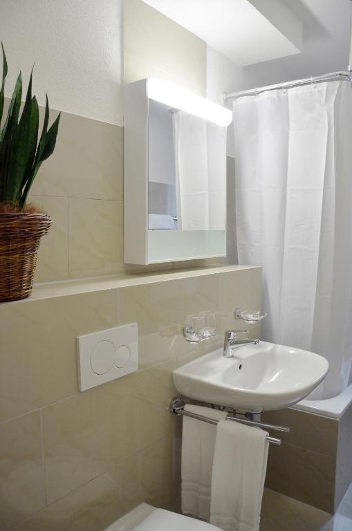 rent a home Landskronstrasse - contactless self check-in room 5
